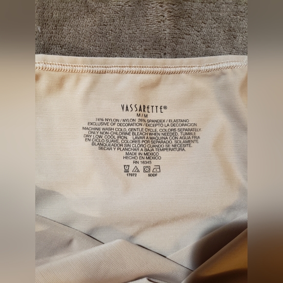 Vassarette • womens medium - Picture 2 of 2